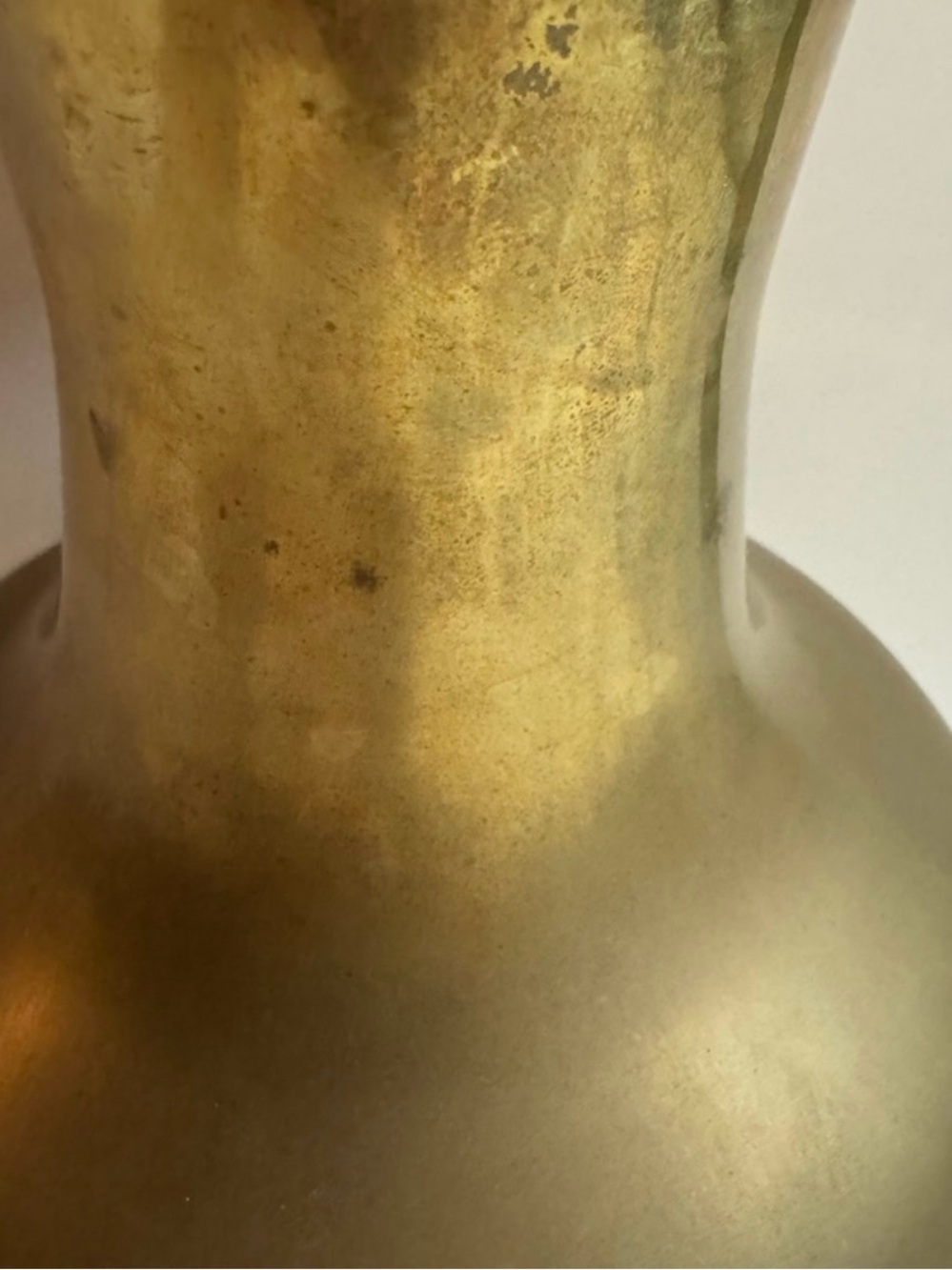 Vintage Large Heavy Solid Brass Vase - Elegant Home Accent.Old World Heritage - Picture 9 of 10